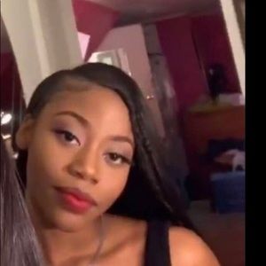 Meet your Posher, Tee